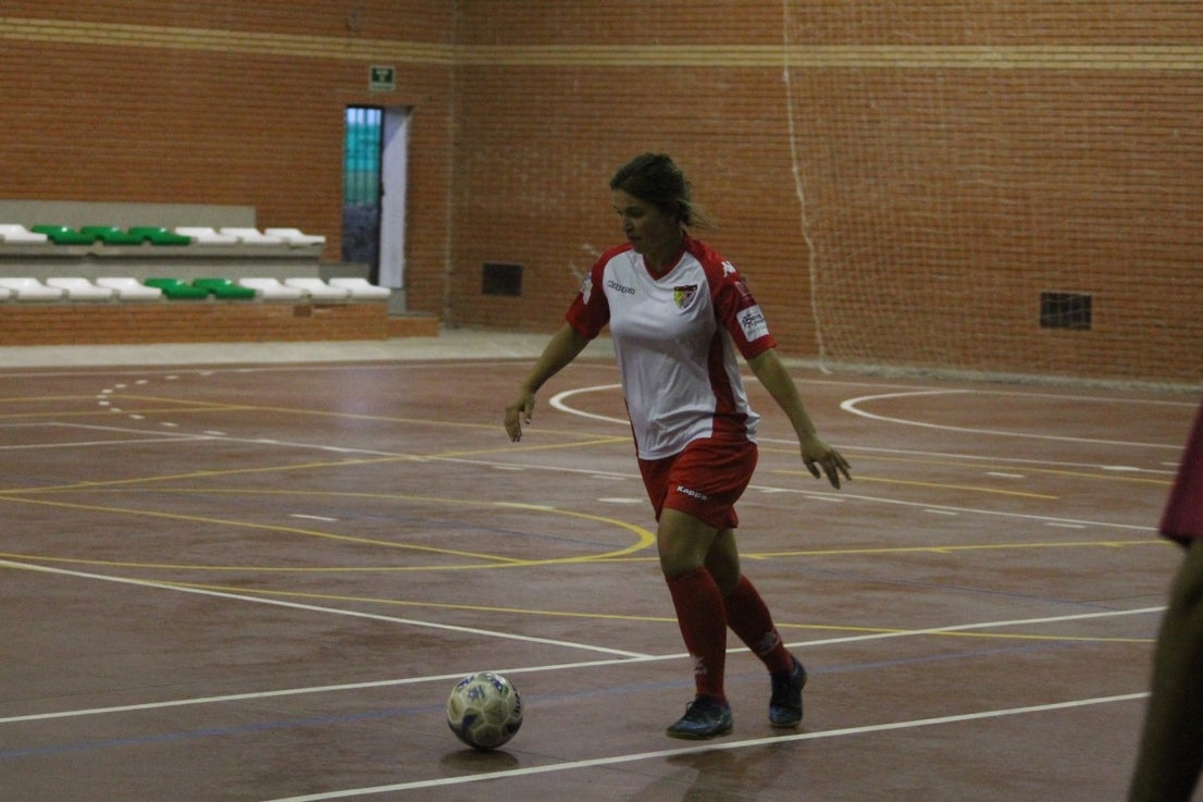 Algunas imágenes del encuentro femenino que enfrentó al equipo de Valverde y Almendral con el Santa Teresa en el pabellón polideportivo (28-05-2019)