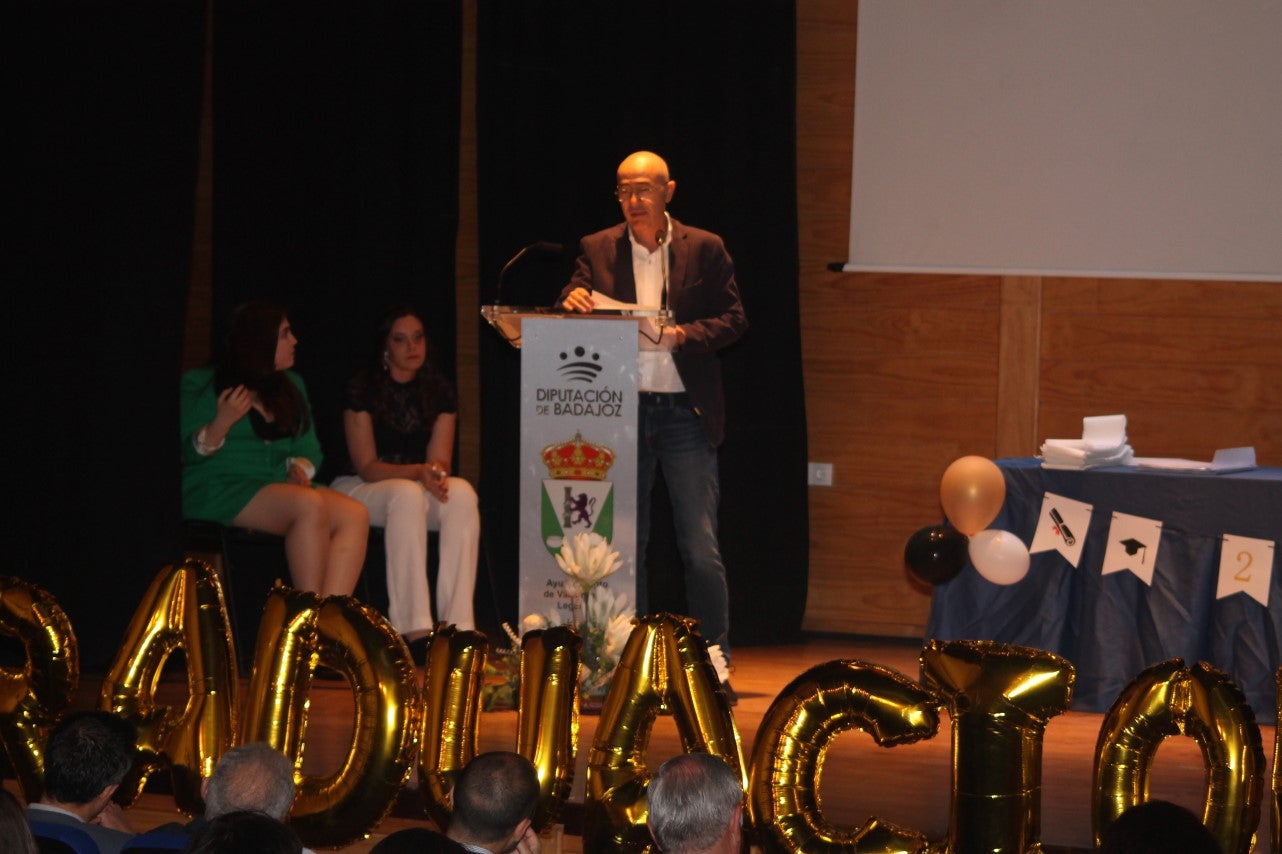 Algunas imágenes de la graduación del IES 'Campos de San Roque' celebrada en la Casa de la Cultura (07-06-2019)