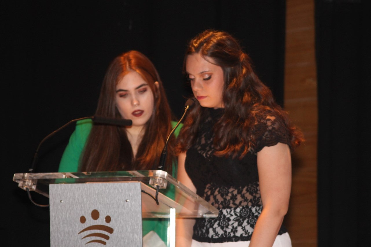 Algunas imágenes de la graduación del IES 'Campos de San Roque' celebrada en la Casa de la Cultura (07-06-2019)