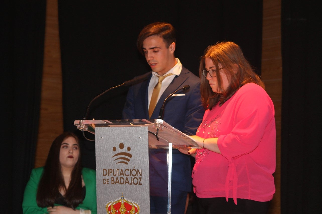 Algunas imágenes de la graduación del IES 'Campos de San Roque' celebrada en la Casa de la Cultura (07-06-2019)