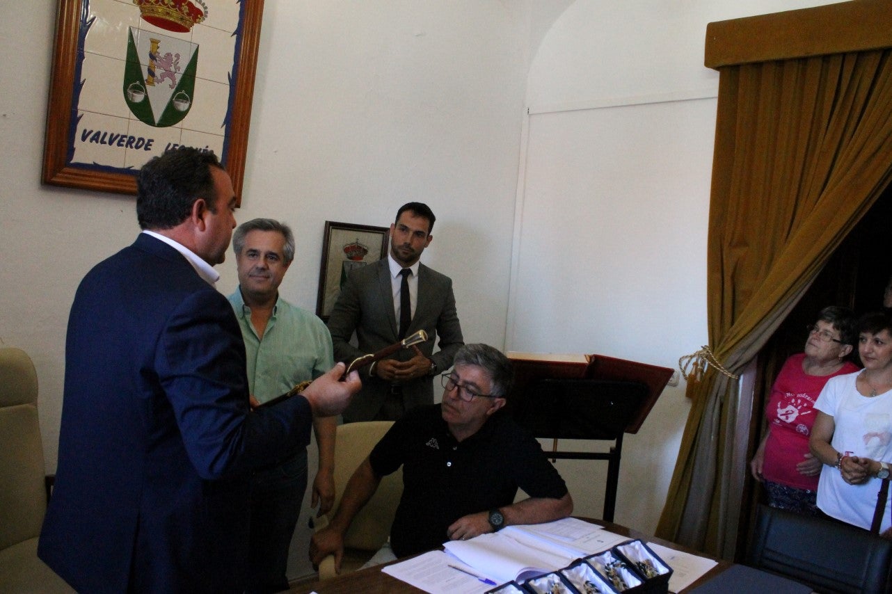 Imágenes del acto de investidura de Manuel Borrego como nuevo alcalde del Ayuntamiento de Valverde de Leganés (15-06-2019)