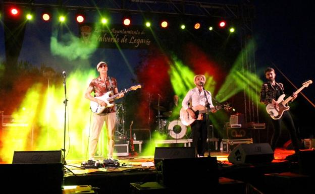 Ismael González sobre el escenario de FEVALPOP