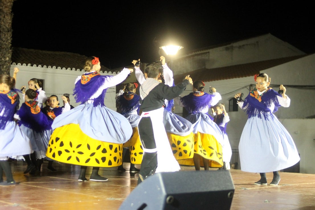 Algunas imágenes del Festival Folklórico Infantil con la participación de los Coros y Danzas de Valverde y de Torrox (06-08-2019)
