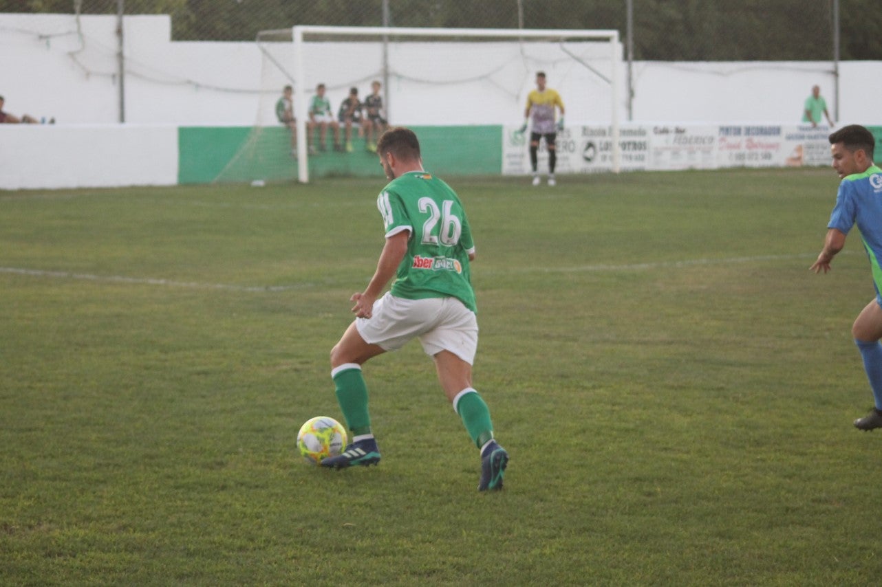 Imágenes del XLVII Trofeo de Piedra Aguda disputado entre el Racing Valverdeño y el Aceuchal, en el Municipal de San Roque y que acabó con victoria local por 4-2 (14-08-2019)