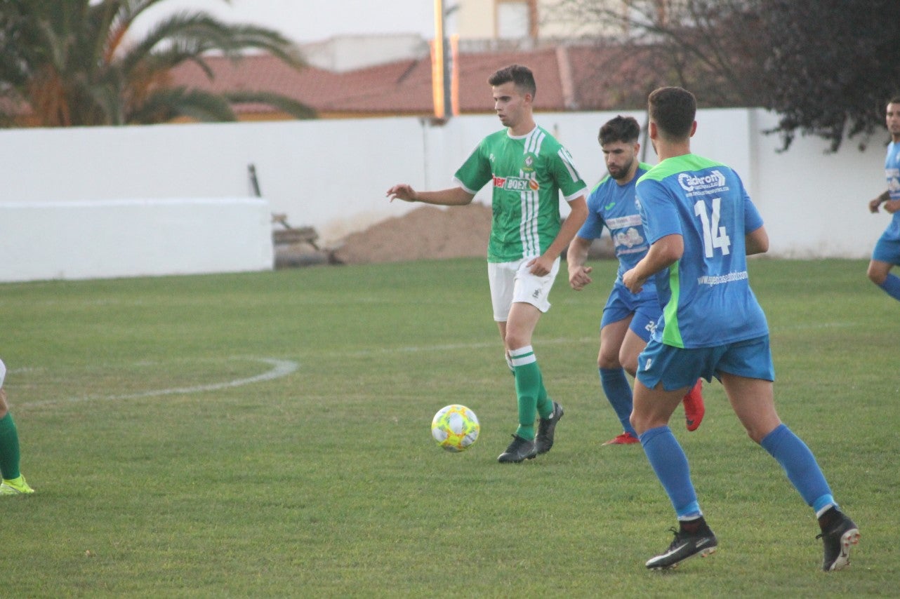 Imágenes del XLVII Trofeo de Piedra Aguda disputado entre el Racing Valverdeño y el Aceuchal, en el Municipal de San Roque y que acabó con victoria local por 4-2 (14-08-2019)