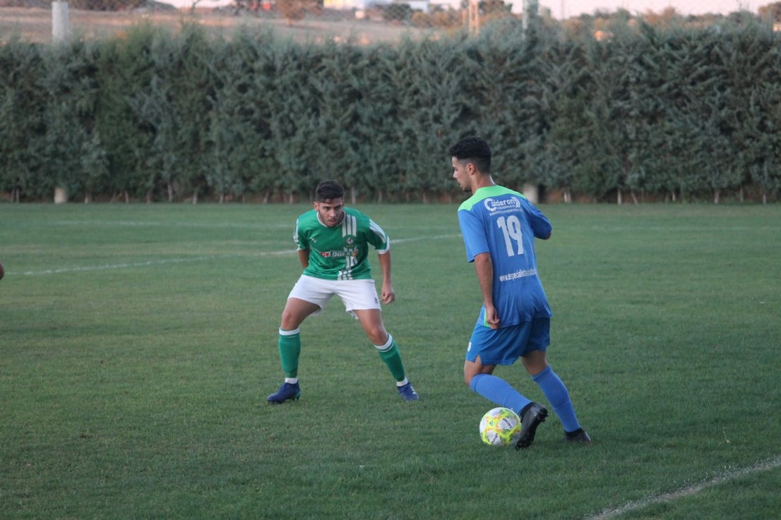 Imágenes del XLVII Trofeo de Piedra Aguda disputado entre el Racing Valverdeño y el Aceuchal, en el Municipal de San Roque y que acabó con victoria local por 4-2 (14-08-2019)