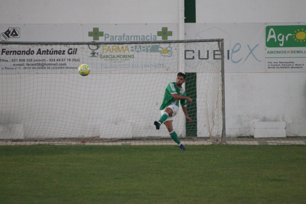Imágenes del XLVII Trofeo de Piedra Aguda disputado entre el Racing Valverdeño y el Aceuchal, en el Municipal de San Roque y que acabó con victoria local por 4-2 (14-08-2019)