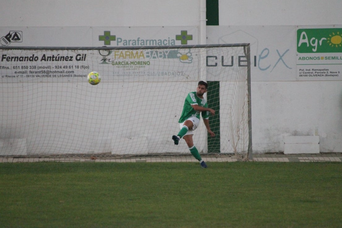 Imágenes del XLVII Trofeo de Piedra Aguda disputado entre el Racing Valverdeño y el Aceuchal, en el Municipal de San Roque y que acabó con victoria local por 4-2 (14-08-2019)