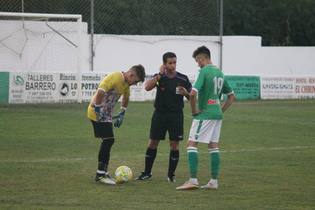 Imágenes del XLVII Trofeo de Piedra Aguda disputado entre el Racing Valverdeño y el Aceuchal, en el Municipal de San Roque y que acabó con victoria local por 4-2 (14-08-2019)