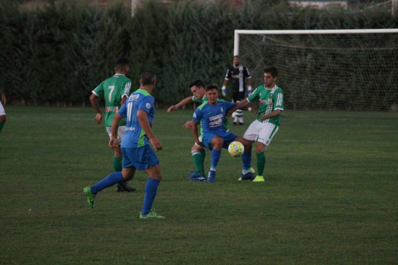 Imágenes del XLVII Trofeo de Piedra Aguda disputado entre el Racing Valverdeño y el Aceuchal, en el Municipal de San Roque y que acabó con victoria local por 4-2 (14-08-2019)