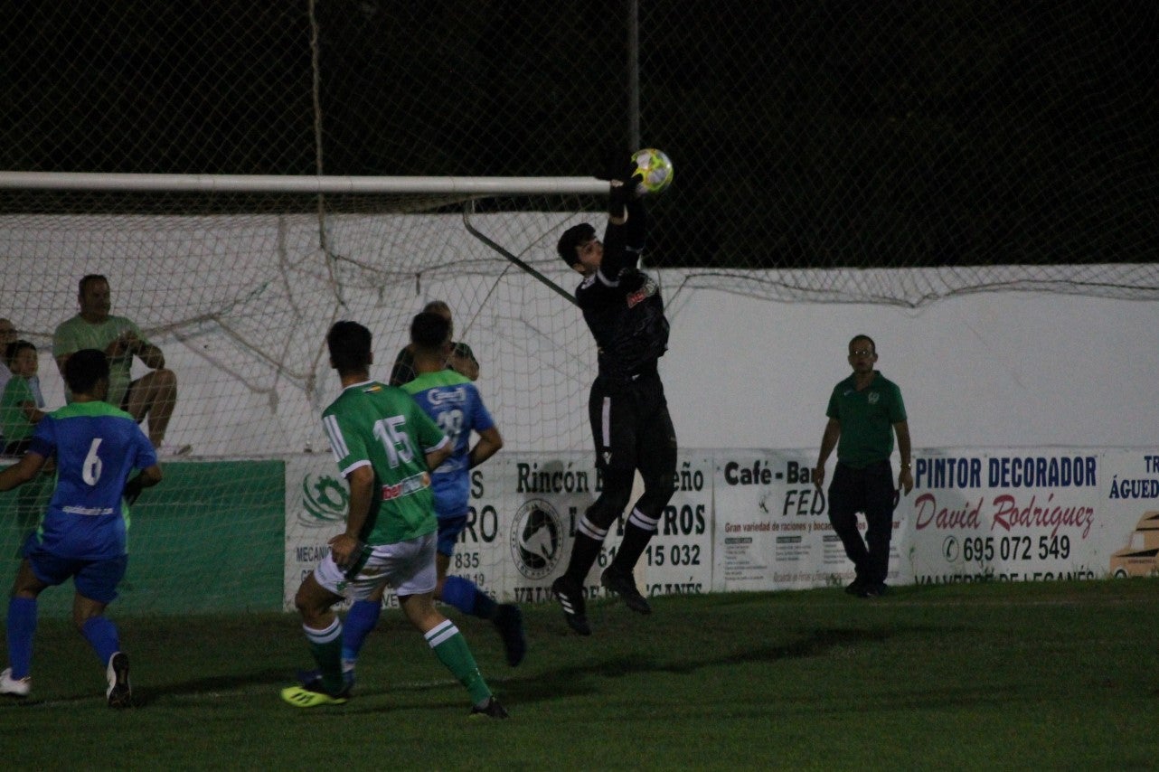 Imágenes del XLVII Trofeo de Piedra Aguda disputado entre el Racing Valverdeño y el Aceuchal, en el Municipal de San Roque y que acabó con victoria local por 4-2 (14-08-2019)