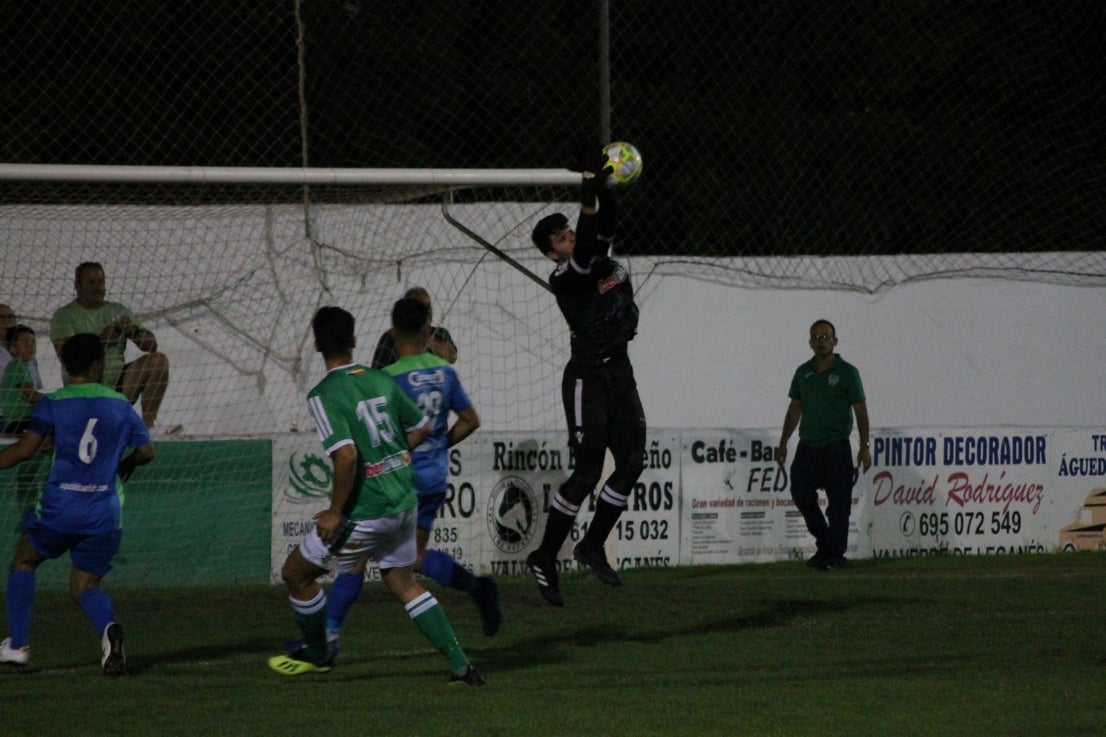 Imágenes del XLVII Trofeo de Piedra Aguda disputado entre el Racing Valverdeño y el Aceuchal, en el Municipal de San Roque y que acabó con victoria local por 4-2 (14-08-2019)