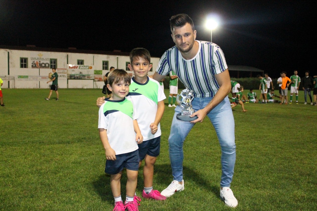 Imágenes del XLVII Trofeo de Piedra Aguda disputado entre el Racing Valverdeño y el Aceuchal, en el Municipal de San Roque y que acabó con victoria local por 4-2 (14-08-2019)