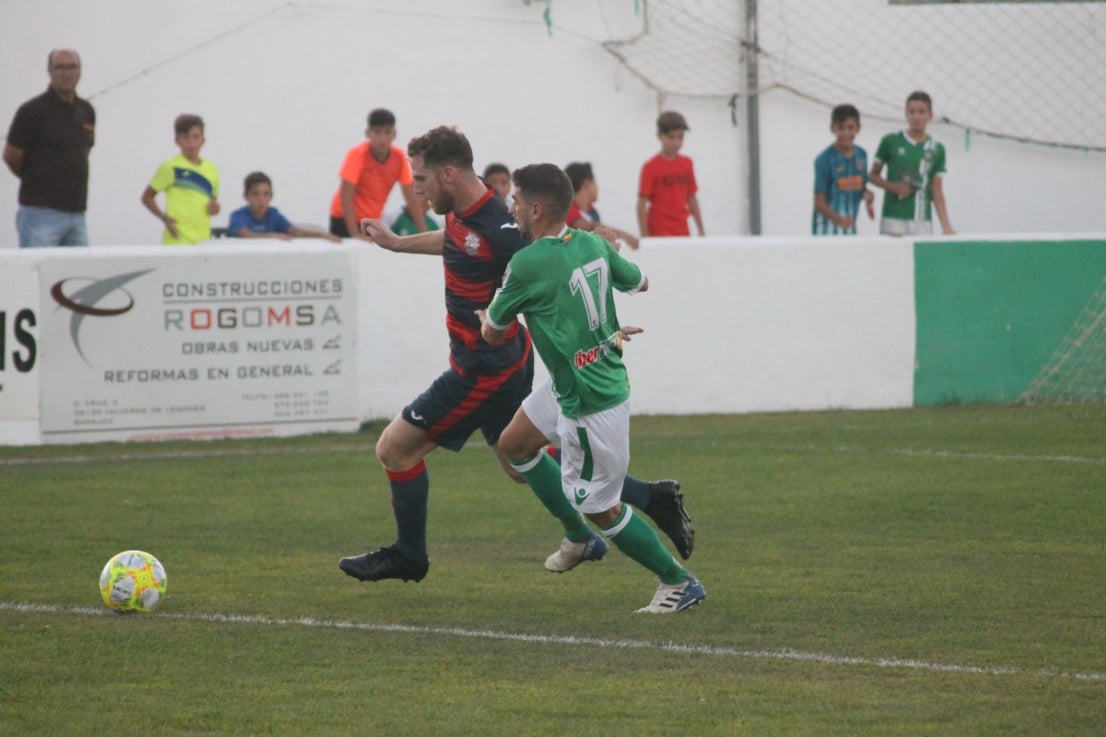 Imágenes de la semifinal de la Copa Federación que han jugado Racing Valverdeño y Arroyo en el Municipal de San Roque y que finalizó con 0-1 (18-08-2019)