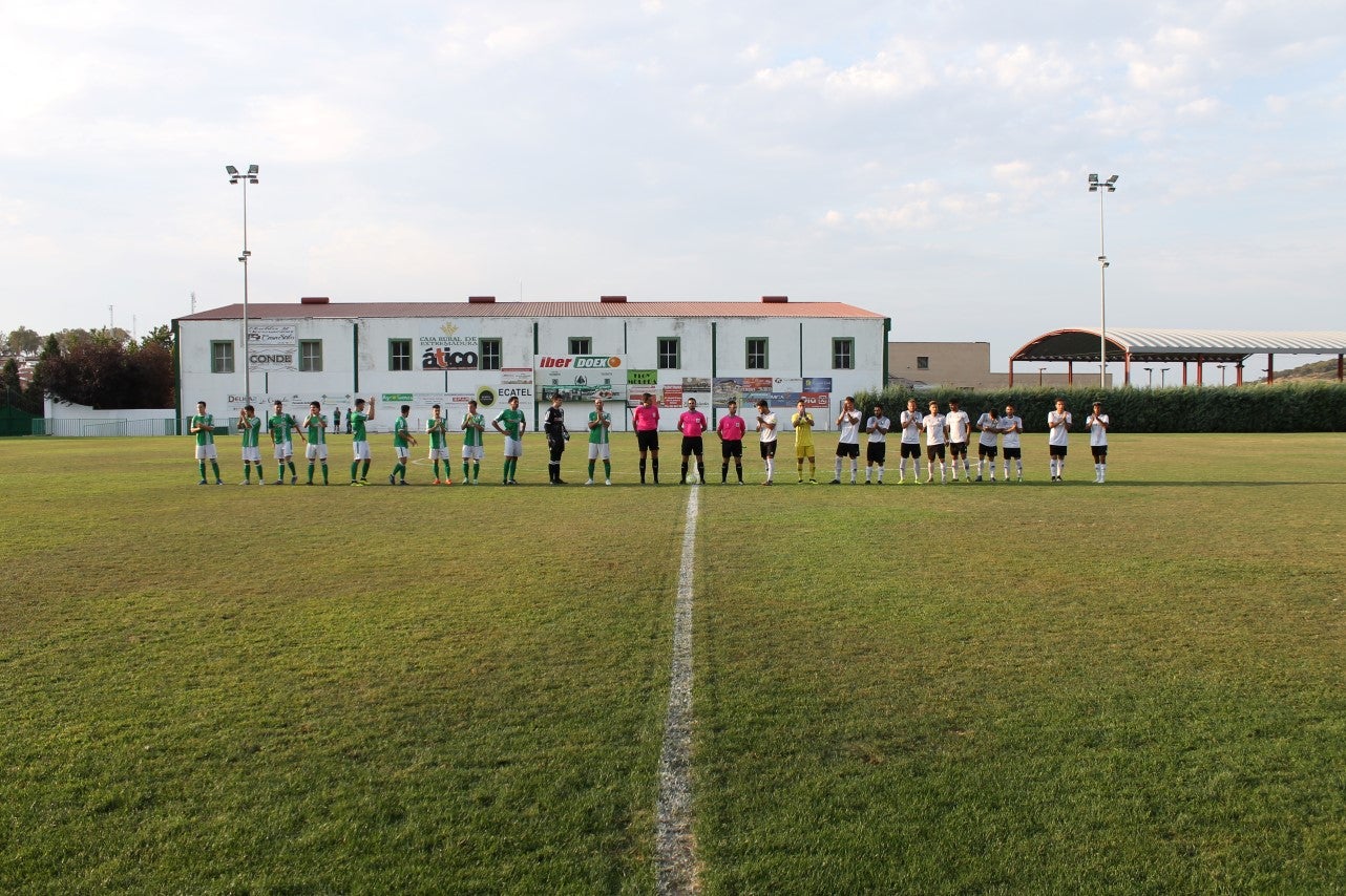 Imágenes del encuentro de la primera jornada de liga de Tercera División disputado en el Municipal de San Roque, y que acabó con 2-1 en el marcador (25-08-2019)