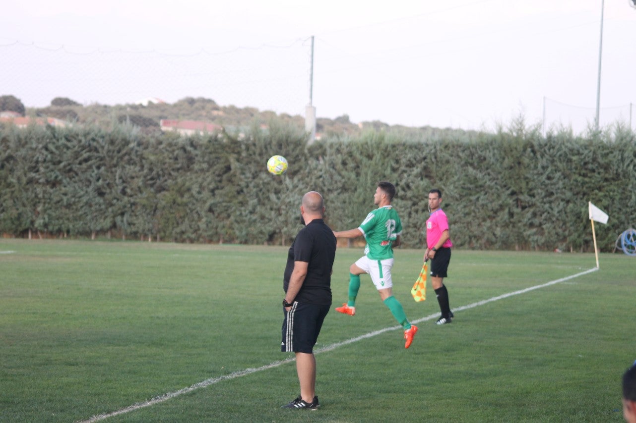 Imágenes del encuentro de la primera jornada de liga de Tercera División disputado en el Municipal de San Roque, y que acabó con 2-1 en el marcador (25-08-2019)