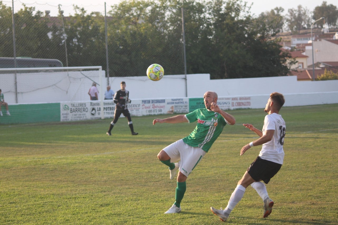 Imágenes del encuentro de la primera jornada de liga de Tercera División disputado en el Municipal de San Roque, y que acabó con 2-1 en el marcador (25-08-2019)