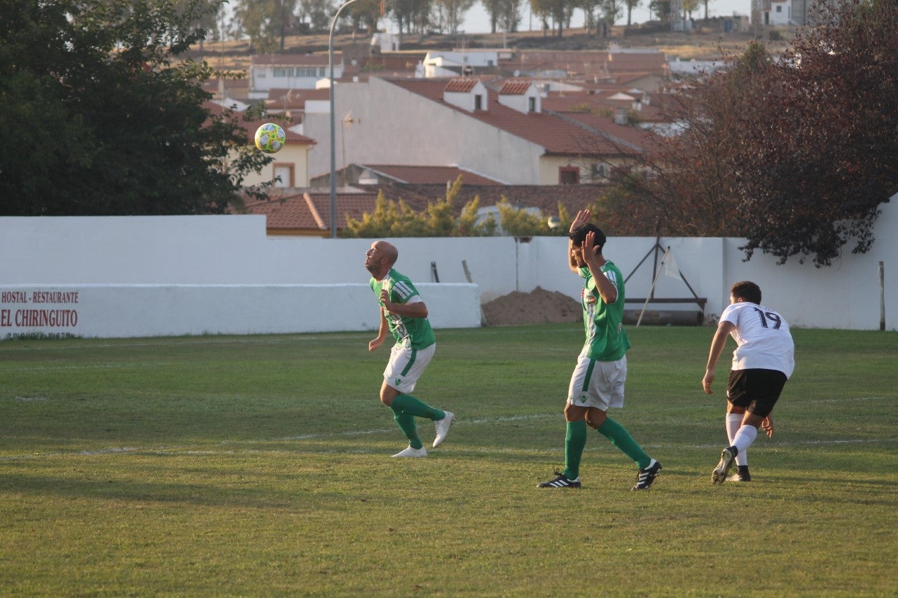 Imágenes del encuentro de la primera jornada de liga de Tercera División disputado en el Municipal de San Roque, y que acabó con 2-1 en el marcador (25-08-2019)