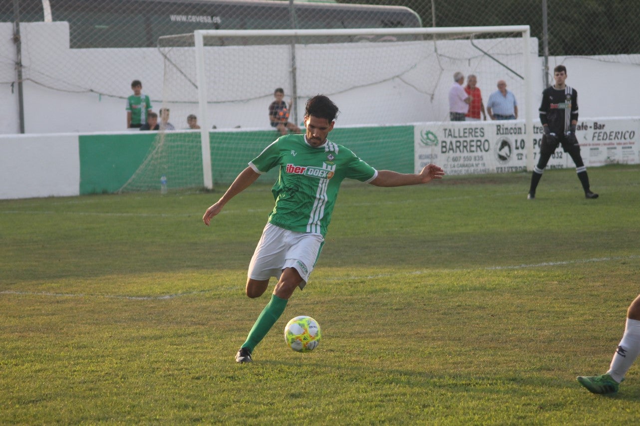 Imágenes del encuentro de la primera jornada de liga de Tercera División disputado en el Municipal de San Roque, y que acabó con 2-1 en el marcador (25-08-2019)
