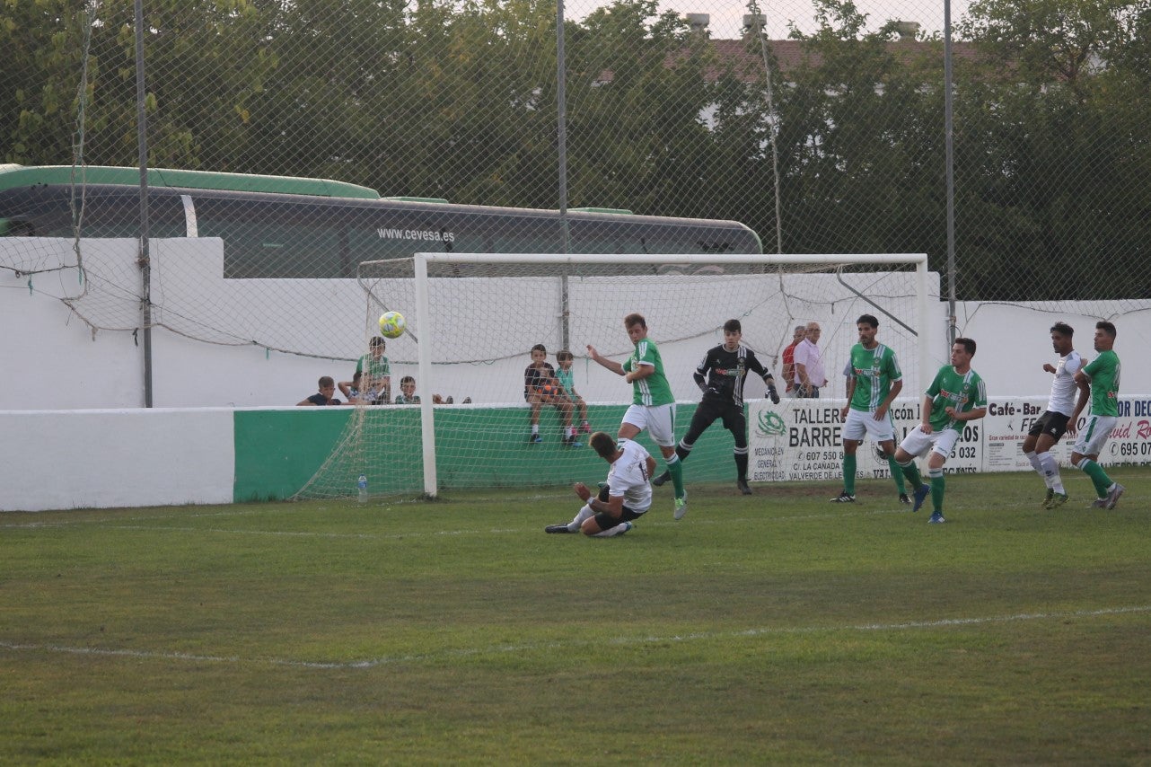 Imágenes del encuentro de la primera jornada de liga de Tercera División disputado en el Municipal de San Roque, y que acabó con 2-1 en el marcador (25-08-2019)