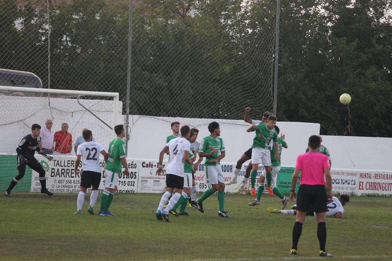 Imágenes del encuentro de la primera jornada de liga de Tercera División disputado en el Municipal de San Roque, y que acabó con 2-1 en el marcador (25-08-2019)