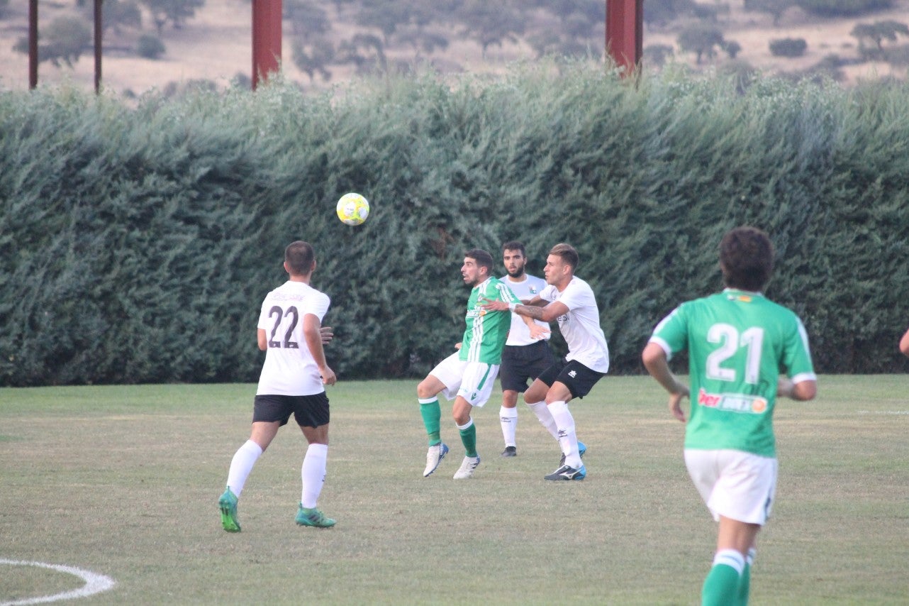 Imágenes del encuentro de la primera jornada de liga de Tercera División disputado en el Municipal de San Roque, y que acabó con 2-1 en el marcador (25-08-2019)