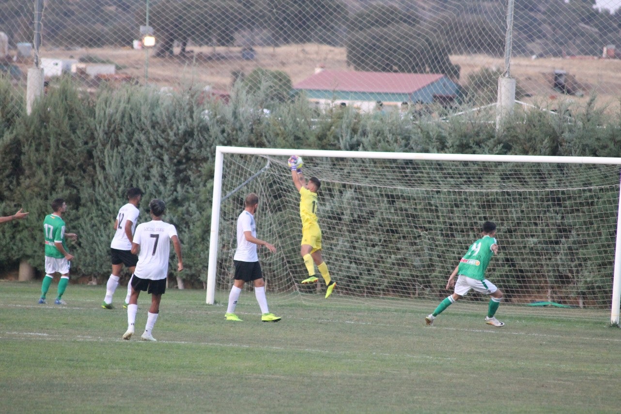 Imágenes del encuentro de la primera jornada de liga de Tercera División disputado en el Municipal de San Roque, y que acabó con 2-1 en el marcador (25-08-2019)