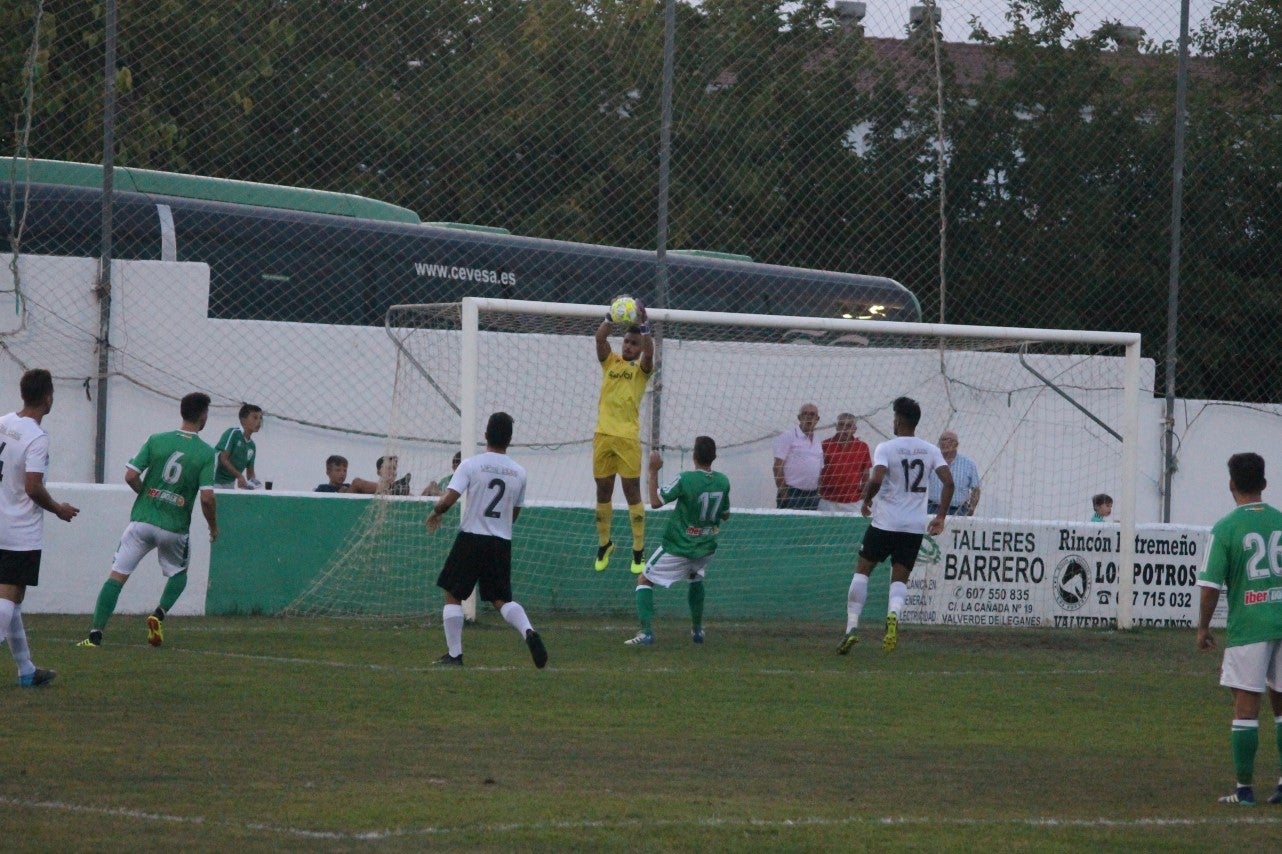 Imágenes del encuentro de la primera jornada de liga de Tercera División disputado en el Municipal de San Roque, y que acabó con 2-1 en el marcador (25-08-2019)