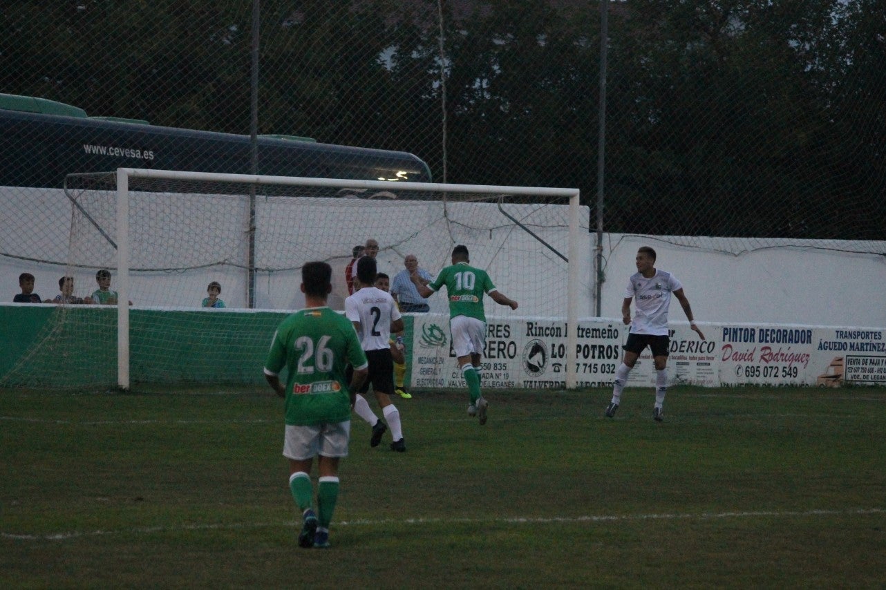 Imágenes del encuentro de la primera jornada de liga de Tercera División disputado en el Municipal de San Roque, y que acabó con 2-1 en el marcador (25-08-2019)