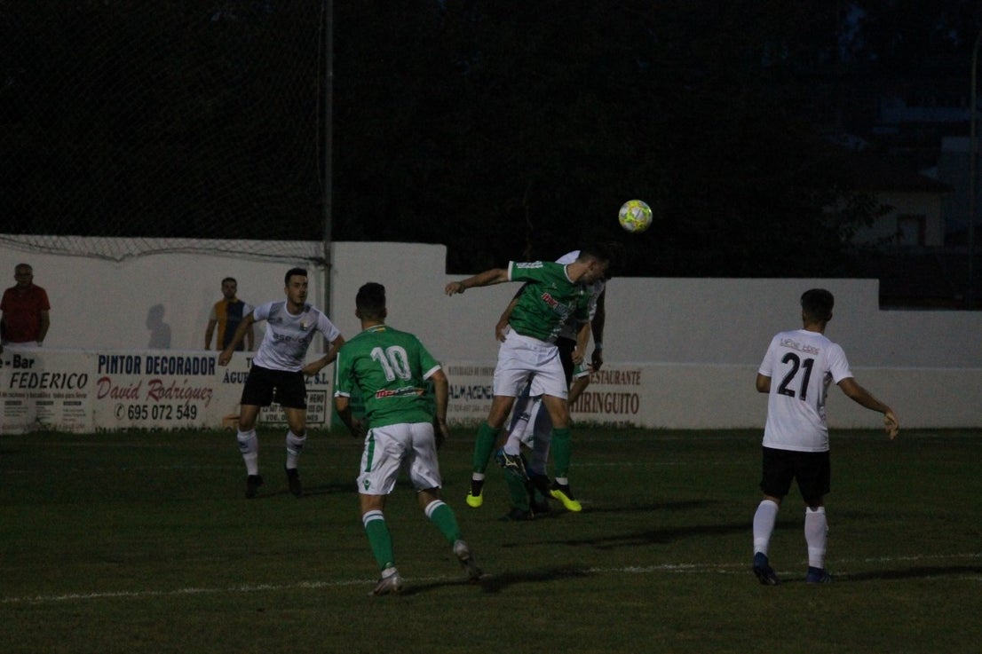 Imágenes del encuentro de la primera jornada de liga de Tercera División disputado en el Municipal de San Roque, y que acabó con 2-1 en el marcador (25-08-2019)