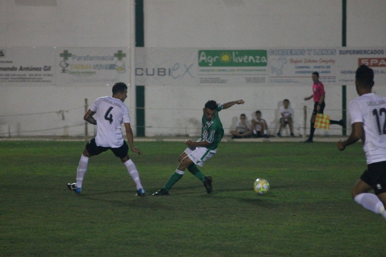 Imágenes del encuentro de la primera jornada de liga de Tercera División disputado en el Municipal de San Roque, y que acabó con 2-1 en el marcador (25-08-2019)