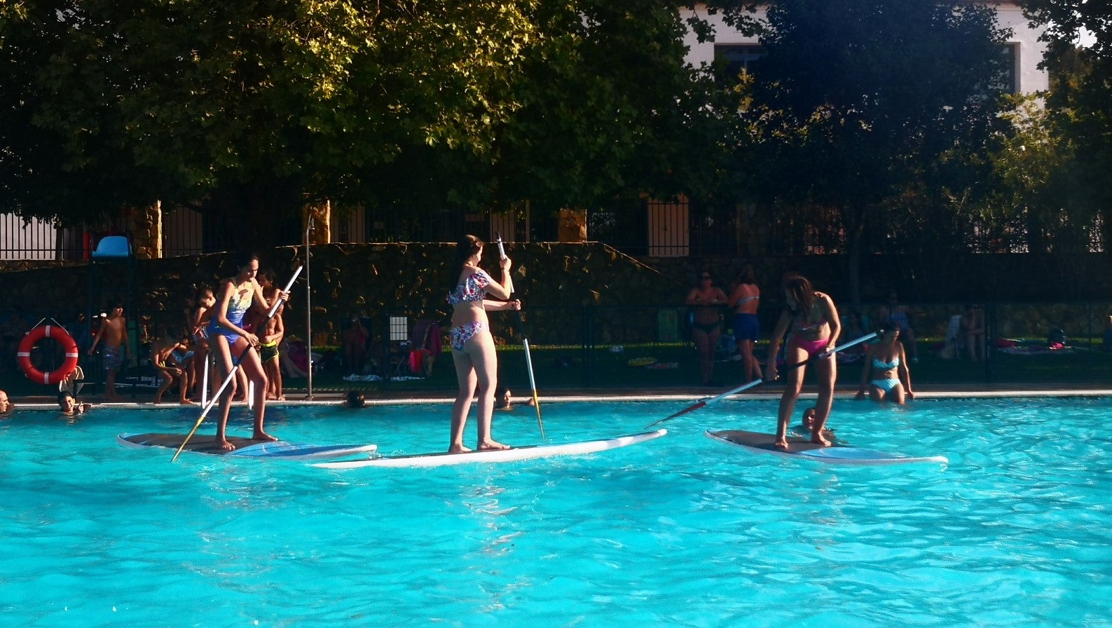 Algunas imágenes de la fiesta acuática que tuvo lugar en la piscina municipal con motivo de las ferias y fiestas (22-08-2019)