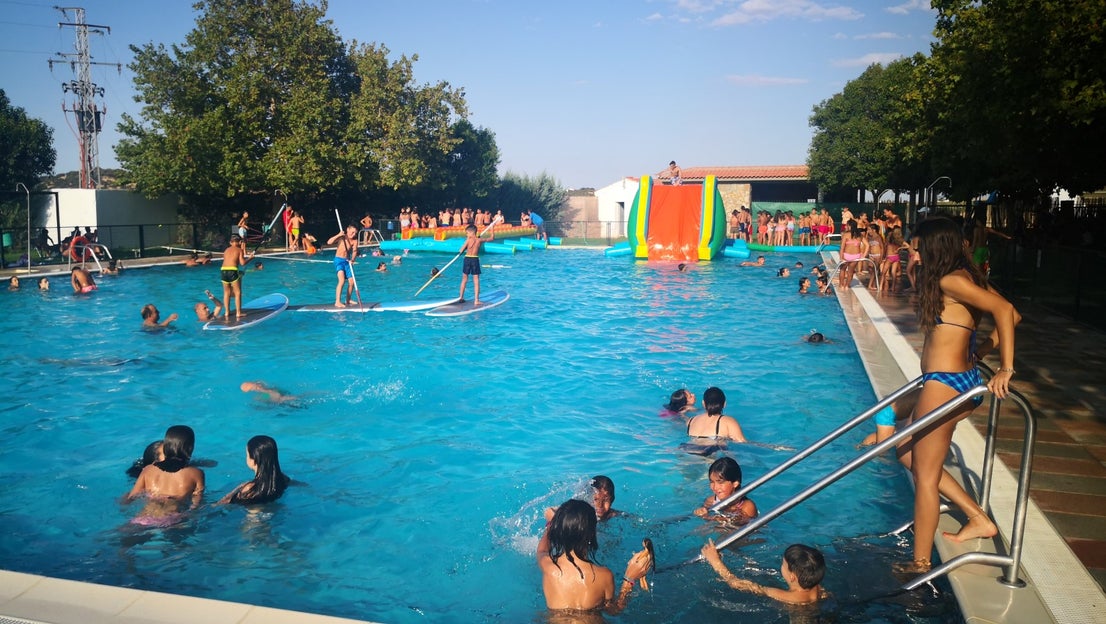 Algunas imágenes de la fiesta acuática que tuvo lugar en la piscina municipal con motivo de las ferias y fiestas (22-08-2019)