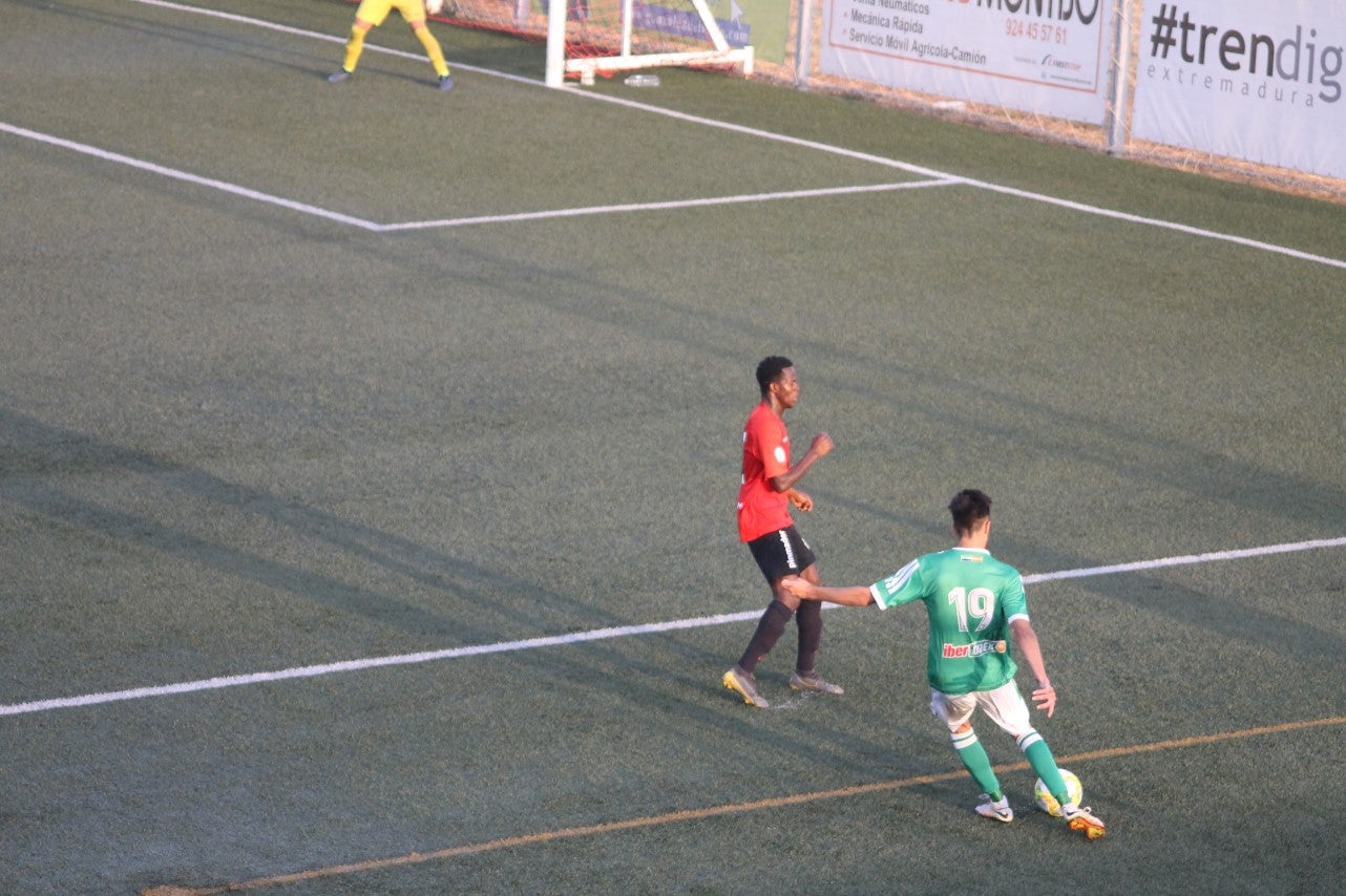Algunas imágenes del encuentro de la segunda jornada de Tercera División disputado en el Emilio Macarro de Montijo y que terminó 2-1 (01-09-2019)
