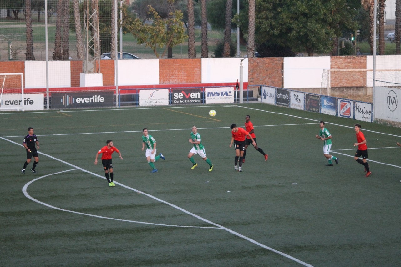 Algunas imágenes del encuentro de la segunda jornada de Tercera División disputado en el Emilio Macarro de Montijo y que terminó 2-1 (01-09-2019)