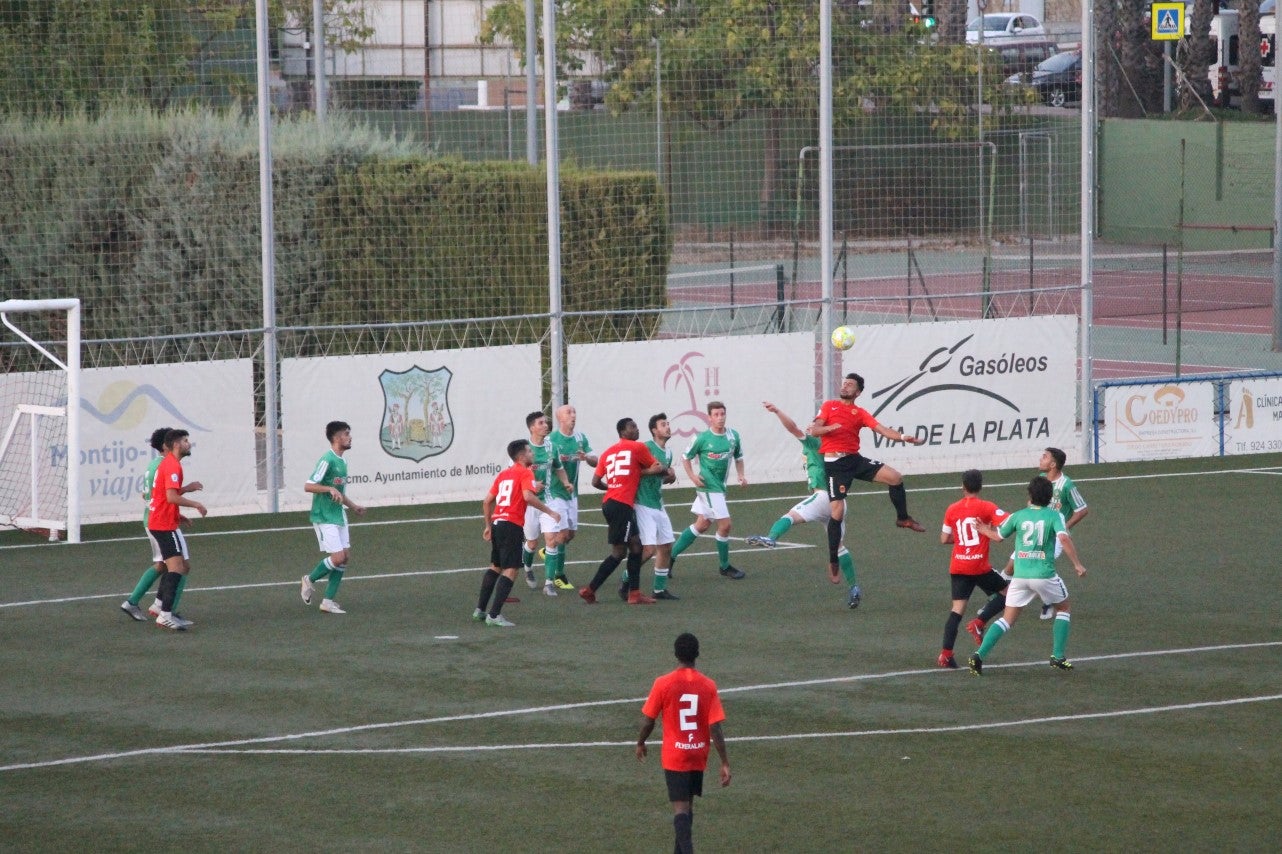 Algunas imágenes del encuentro de la segunda jornada de Tercera División disputado en el Emilio Macarro de Montijo y que terminó 2-1 (01-09-2019)