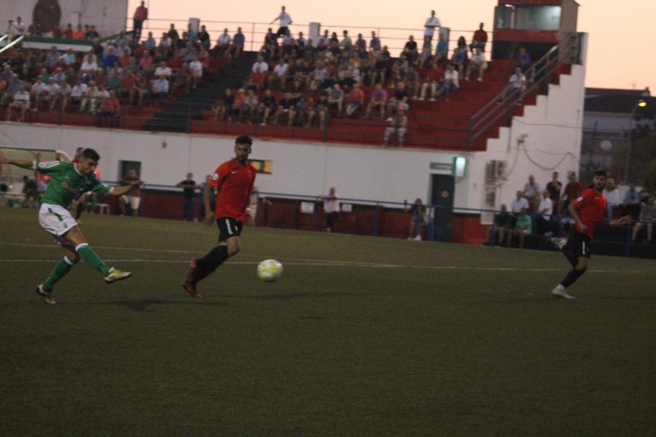 Algunas imágenes del encuentro de la segunda jornada de Tercera División disputado en el Emilio Macarro de Montijo y que terminó 2-1 (01-09-2019)