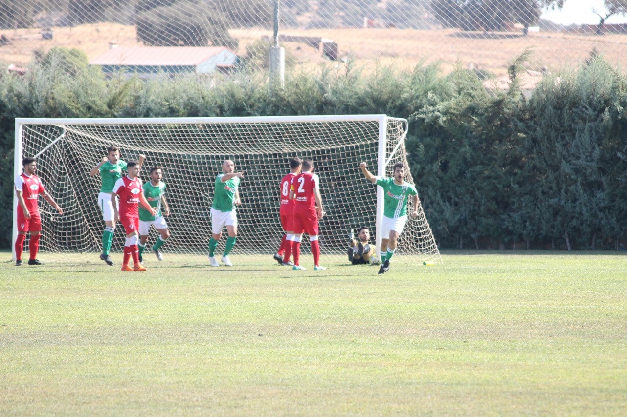 Algunas imágenes del encuentro de la tercera jornada de liga de Tercera División disputado en el Municipal de San Roque y que acabó 2-5 (08-09-2019)