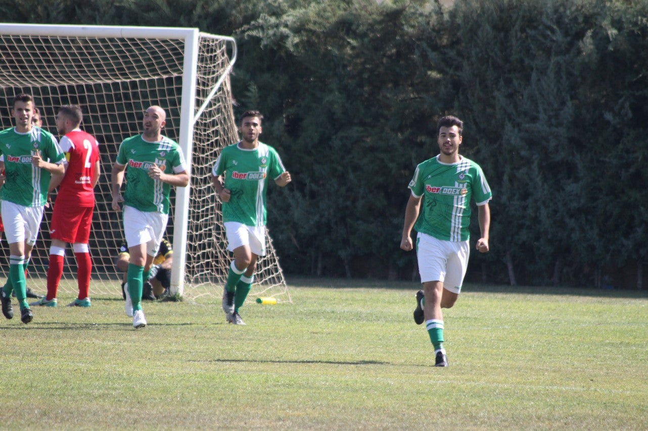 Algunas imágenes del encuentro de la tercera jornada de liga de Tercera División disputado en el Municipal de San Roque y que acabó 2-5 (08-09-2019)