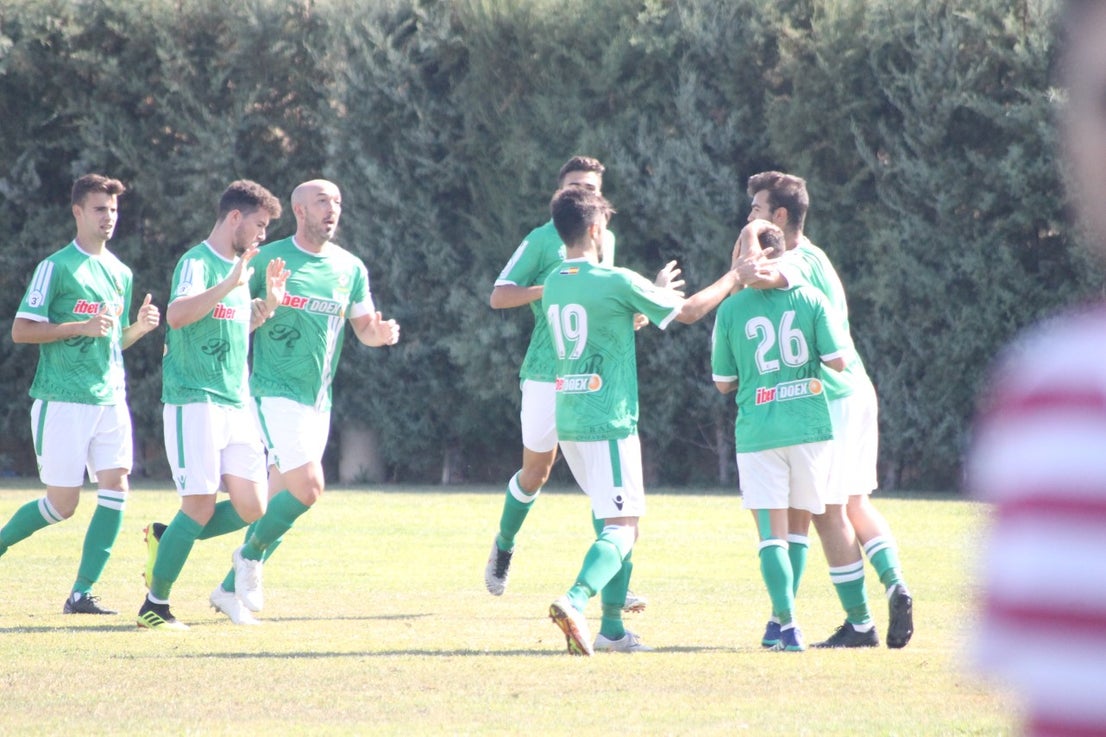 Algunas imágenes del encuentro de la tercera jornada de liga de Tercera División disputado en el Municipal de San Roque y que acabó 2-5 (08-09-2019)