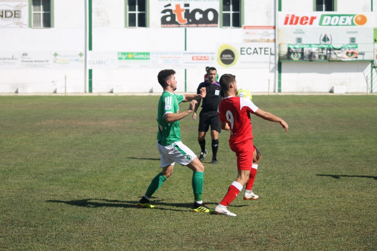 Algunas imágenes del encuentro de la tercera jornada de liga de Tercera División disputado en el Municipal de San Roque y que acabó 2-5 (08-09-2019)