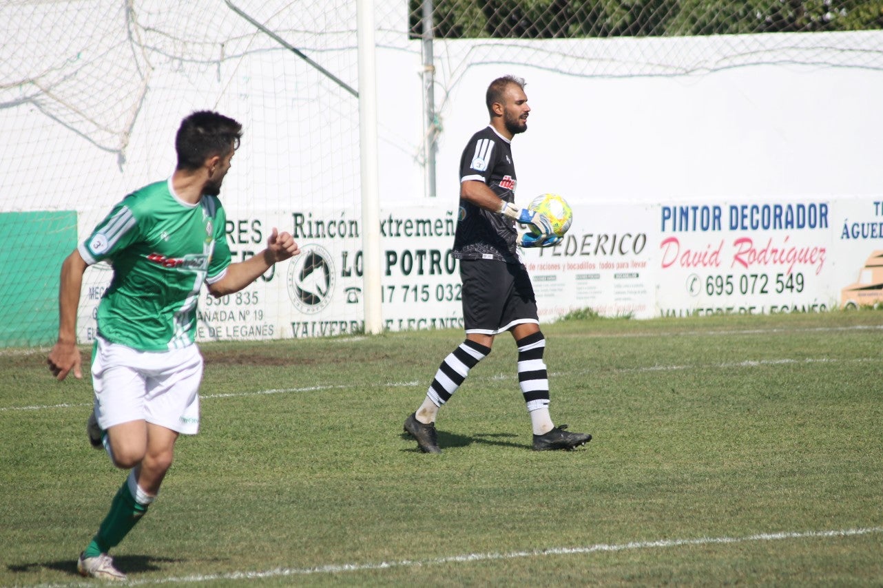 Algunas imágenes del encuentro de la tercera jornada de liga de Tercera División disputado en el Municipal de San Roque y que acabó 2-5 (08-09-2019)