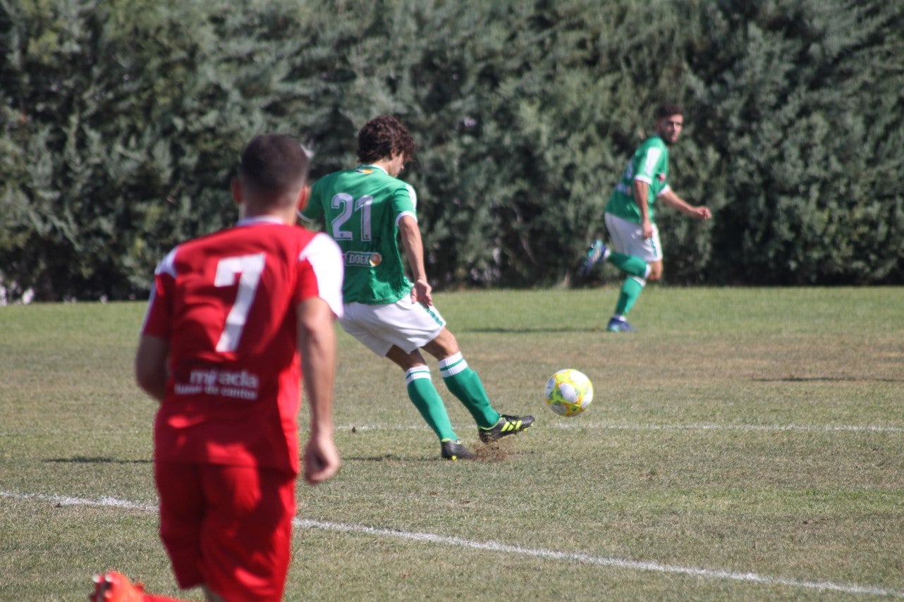 Algunas imágenes del encuentro de la tercera jornada de liga de Tercera División disputado en el Municipal de San Roque y que acabó 2-5 (08-09-2019)