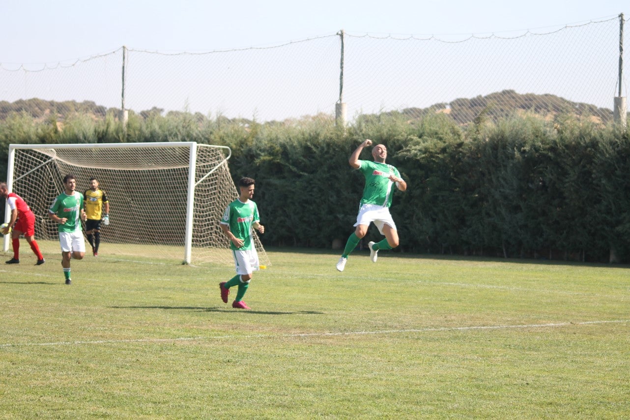 Algunas imágenes del encuentro de la tercera jornada de liga de Tercera División disputado en el Municipal de San Roque y que acabó 2-5 (08-09-2019)