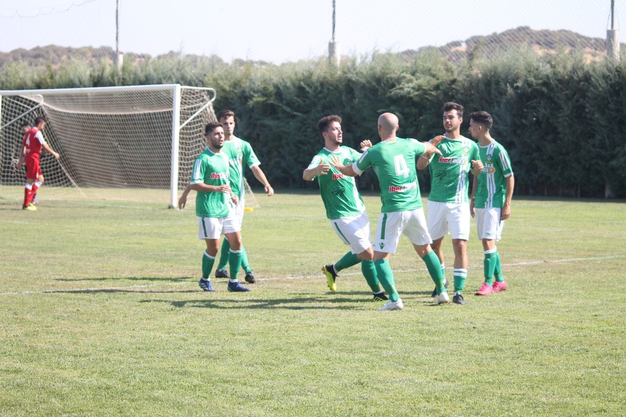 Algunas imágenes del encuentro de la tercera jornada de liga de Tercera División disputado en el Municipal de San Roque y que acabó 2-5 (08-09-2019)