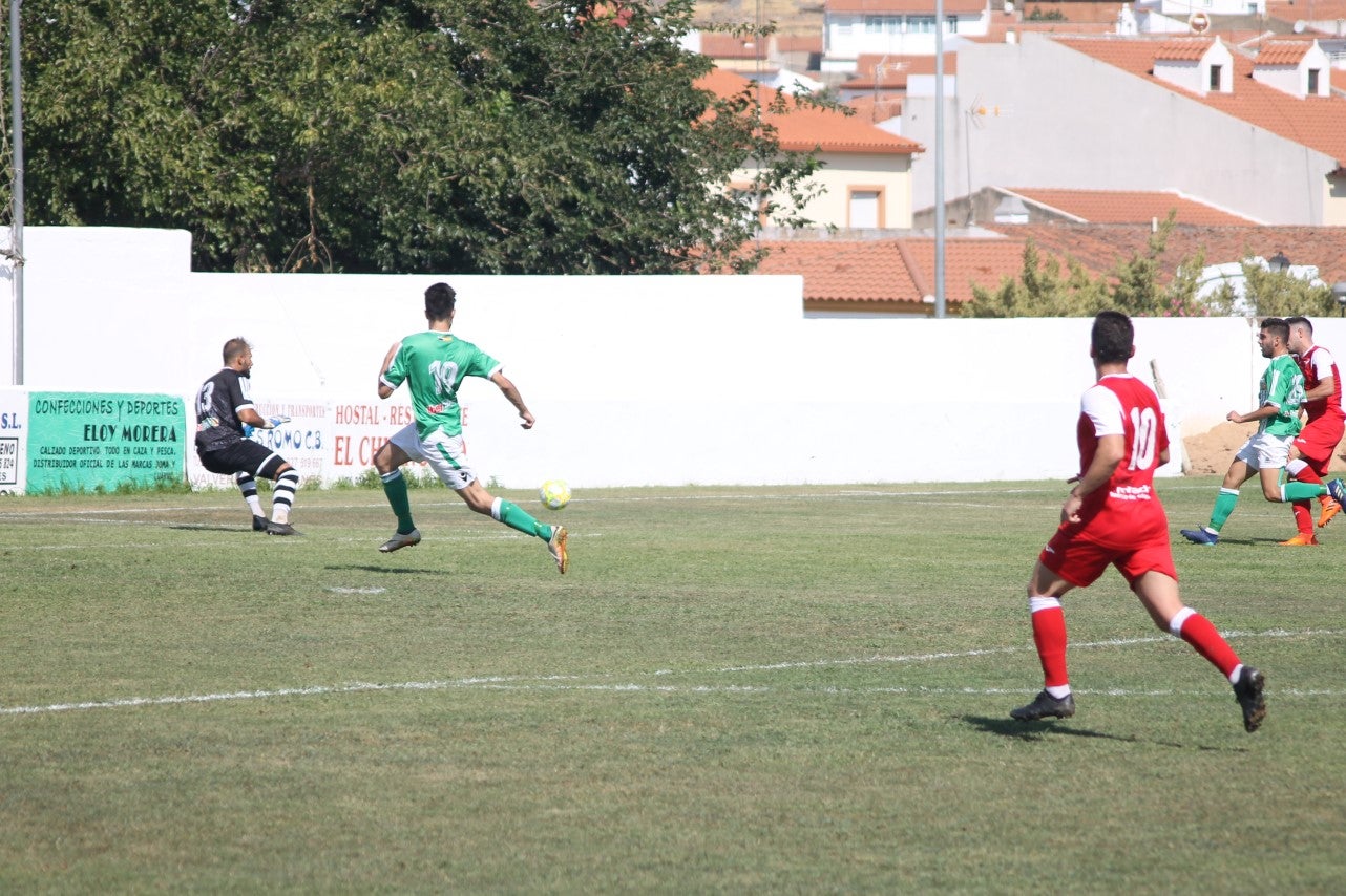 Algunas imágenes del encuentro de la tercera jornada de liga de Tercera División disputado en el Municipal de San Roque y que acabó 2-5 (08-09-2019)