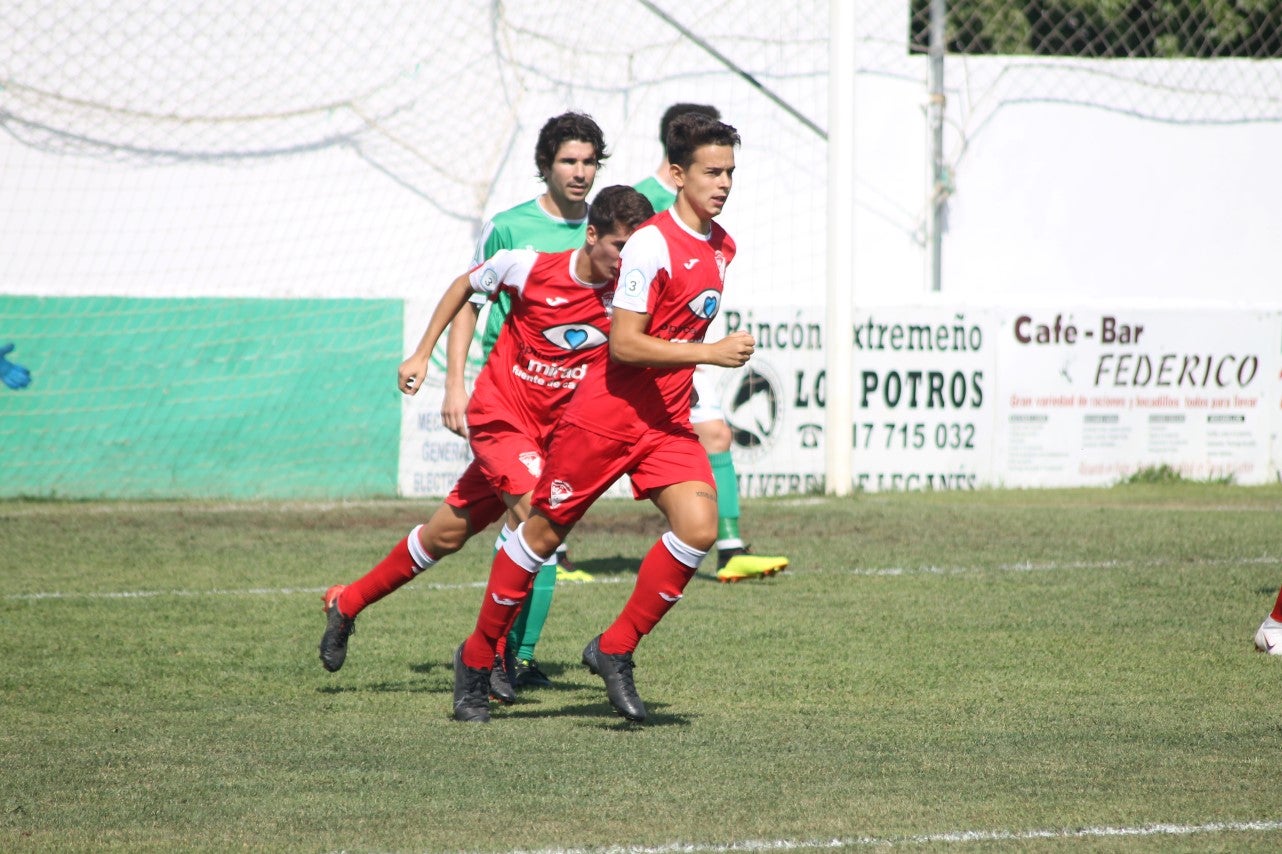 Algunas imágenes del encuentro de la tercera jornada de liga de Tercera División disputado en el Municipal de San Roque y que acabó 2-5 (08-09-2019)