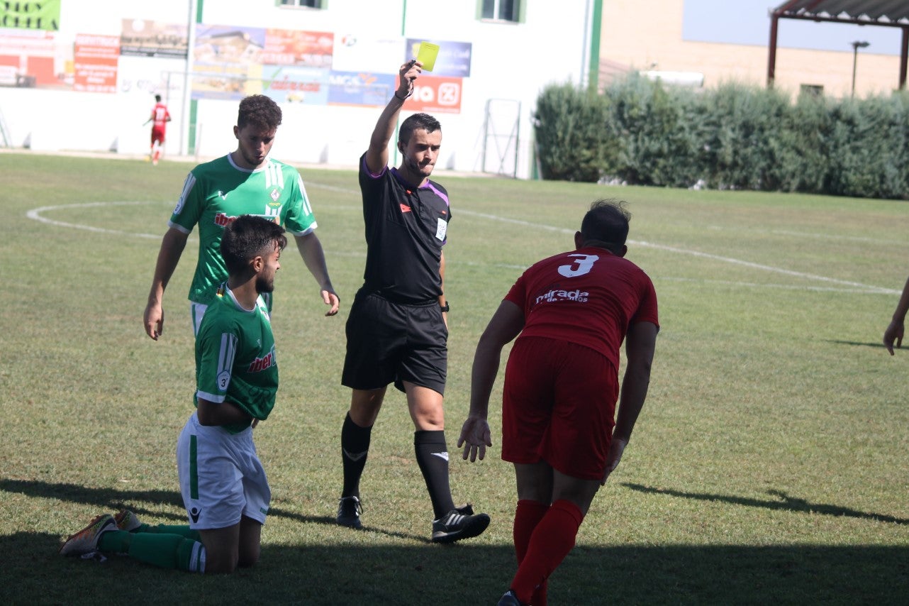 Algunas imágenes del encuentro de la tercera jornada de liga de Tercera División disputado en el Municipal de San Roque y que acabó 2-5 (08-09-2019)
