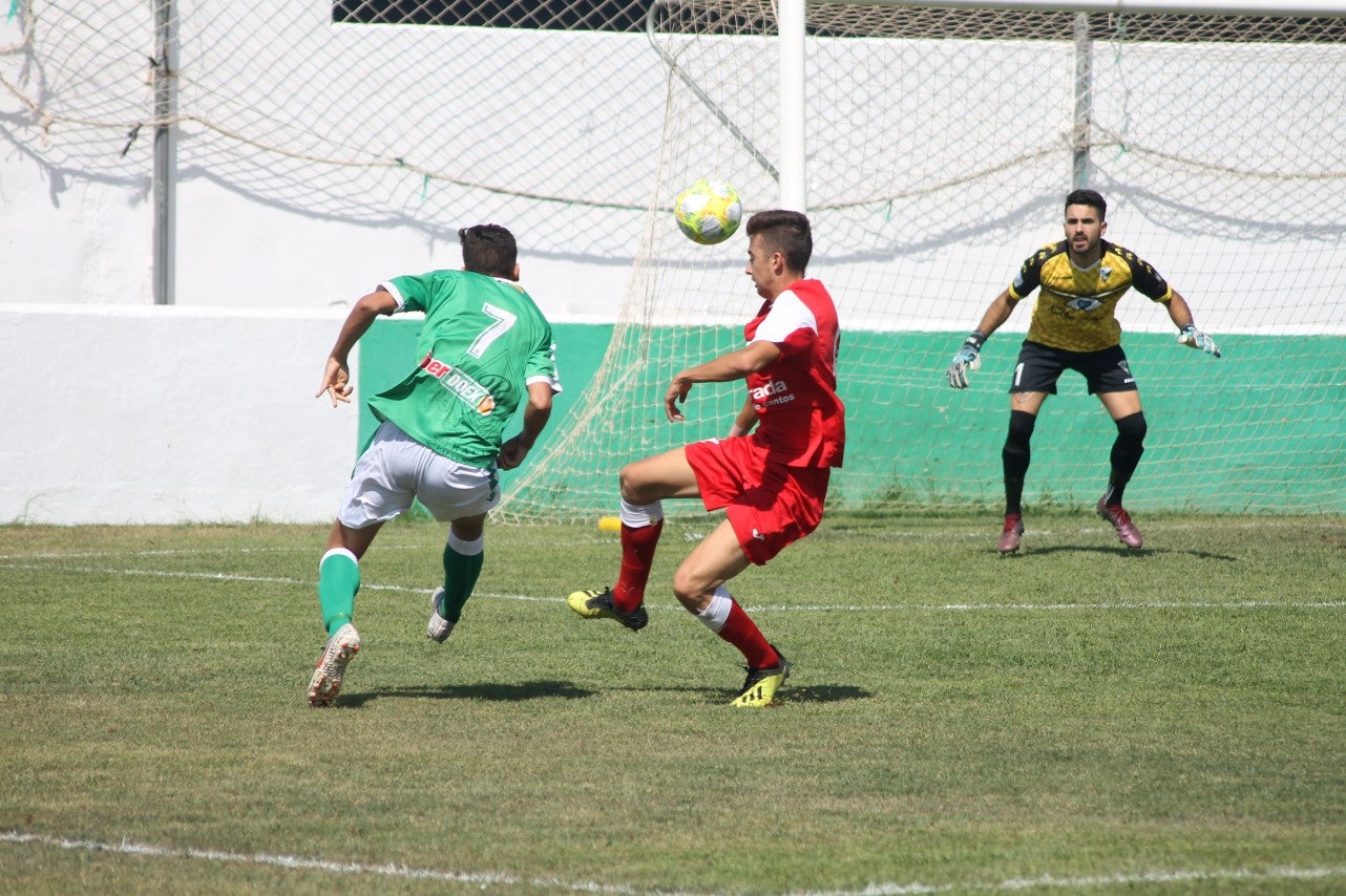 Algunas imágenes del encuentro de la tercera jornada de liga de Tercera División disputado en el Municipal de San Roque y que acabó 2-5 (08-09-2019)