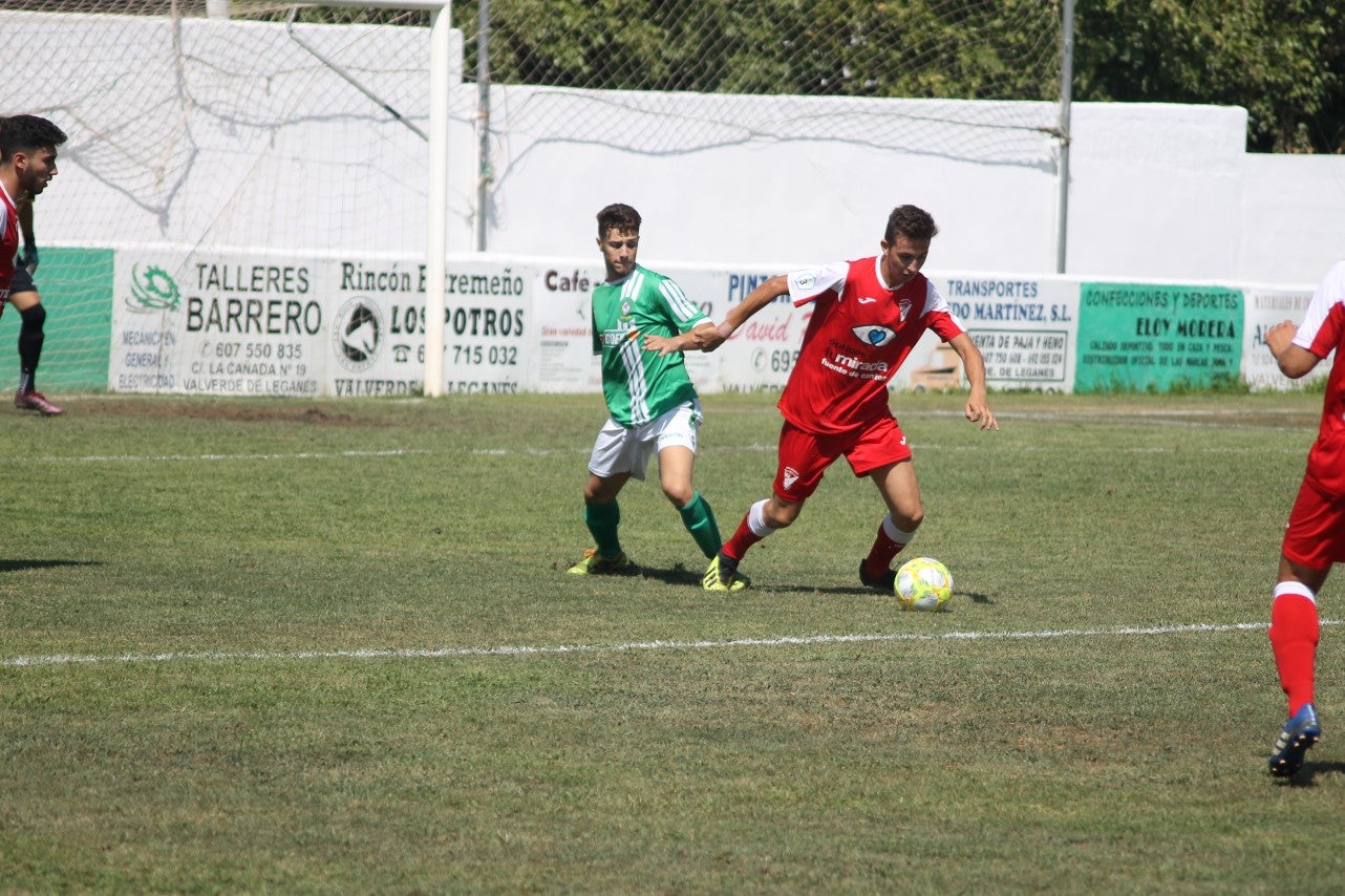 Algunas imágenes del encuentro de la tercera jornada de liga de Tercera División disputado en el Municipal de San Roque y que acabó 2-5 (08-09-2019)